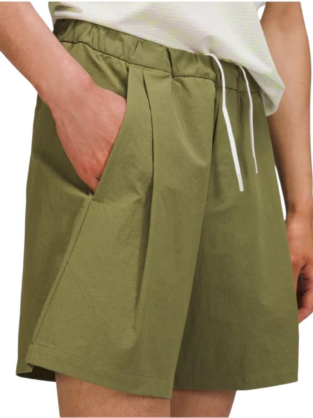 Lululemon Lab Relaxed 7" Pleated Athletic Shorts Drawstring Pockets Green M Men